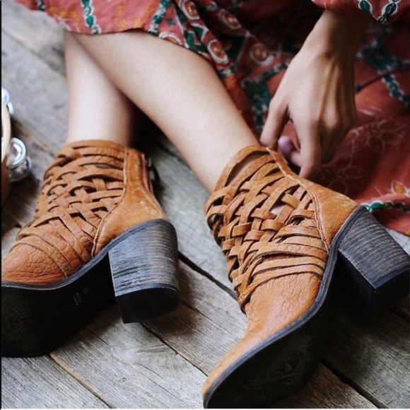 𝐅𝐑𝐄𝐄 𝐏𝐄𝐎𝐏𝐋𝐄 Boho Ankle Booties - Picture 4 of 15